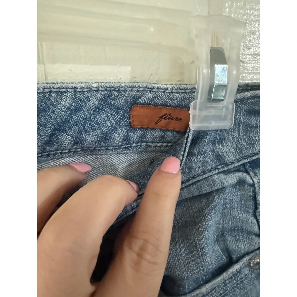 Seven7 Women Light Wash Flare Jeans Distressed Denim Size 28